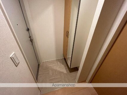 和歌山県和歌山市友田町２丁目[3LDK/79.74m2]の玄関