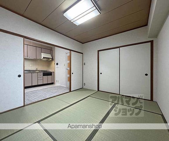 ライオンズマンション二条城東の内装写真