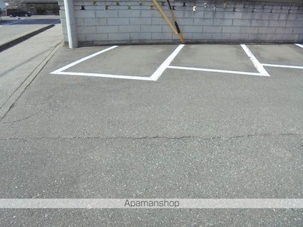 クロワールつのだ[1LDK/42.14m2]の駐車場