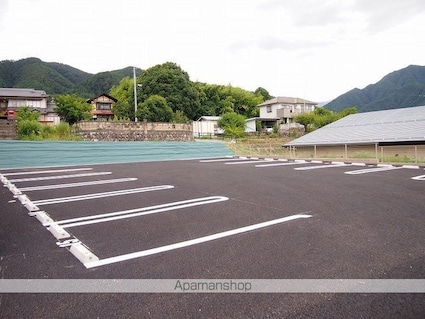 キャトルセゾン[1LDK/45.14m2]の駐車場1