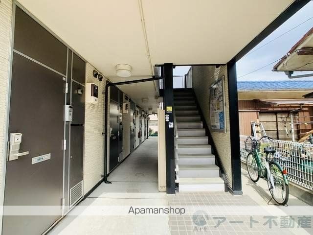 レオパレス雄新ひまわりの玄関写真
