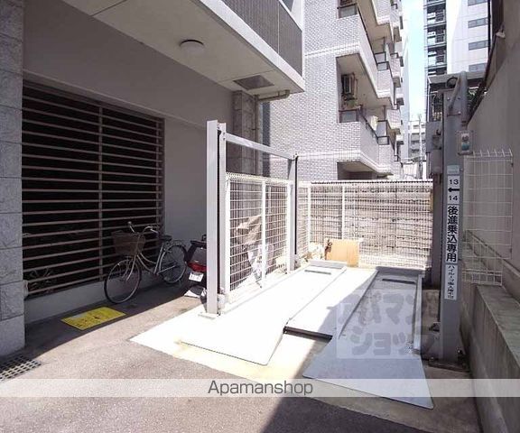 ファーストコート五条新町の玄関写真