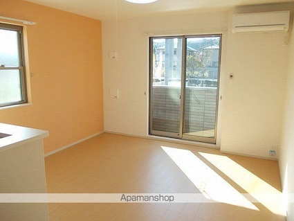 愛媛県今治市別宮町９丁目[1R/32.94m2]のリビング・居間