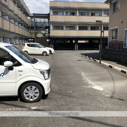 クッキィー石山寺[1R/18.01m2]の駐車場
