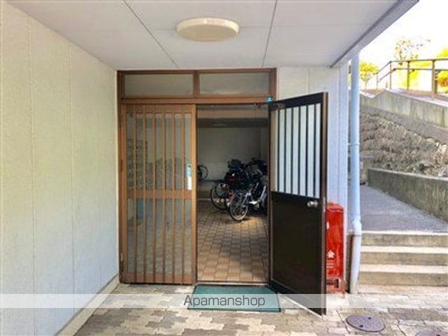 サテンドール草津の玄関写真