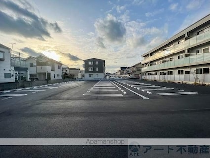 シャーメゾンステージ古川西　Ａ棟[2LDK/73.05m2]の駐車場