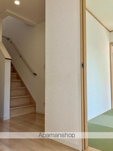 千葉市中央区 2階建 築5年の内装写真
