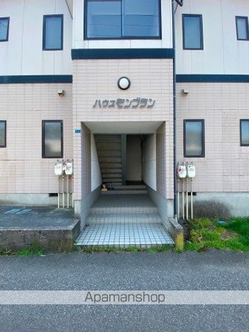 ハウスモンブランの玄関写真