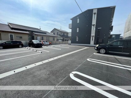 グランツェーレ八代[2LDK/53.76m2]の駐車場