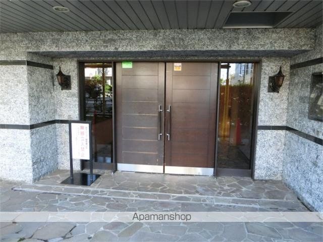 フェニックス方南町弐番館の玄関写真