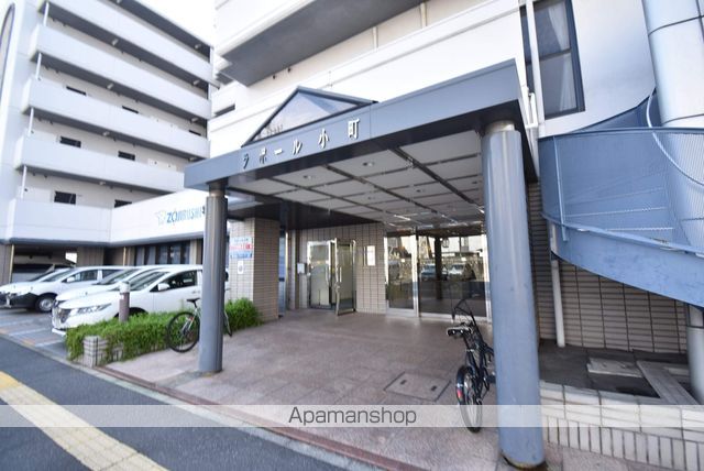 ラポール小町の玄関写真