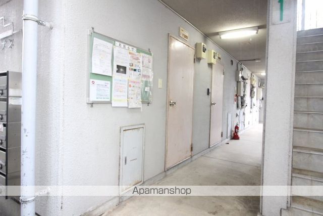 カナンハイツA棟の玄関写真