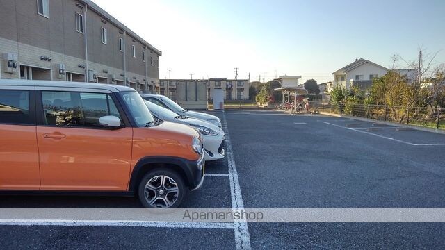 レオパレスヴィクトワールⅡ[1K/23.61m2]の駐車場