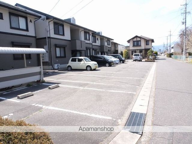 ハイカムール御子柴[2DK/48.76m2]の駐車場