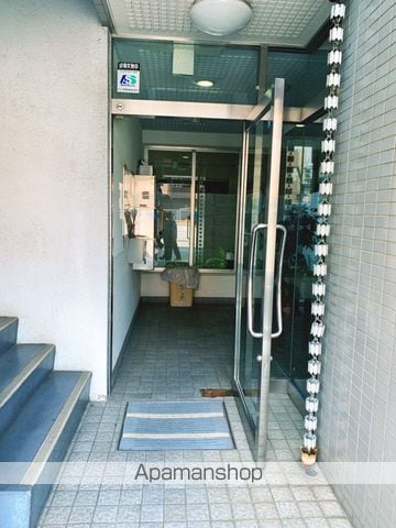 ラ・ペール一番館の玄関写真