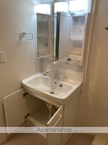 ヴィラ シャングリラ高田 Aの内装写真