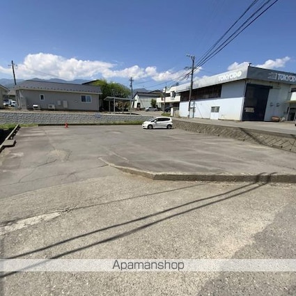 沢尻青山ハイツ[1K/23m2]の駐車場