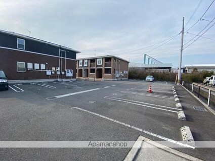 ナリッシュＬｅｅ　Ⅰ[1LDK/45.82m2]の駐車場