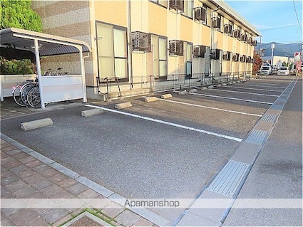 レオパレスグリーンパーク[1K/23.18m2]の駐車場2