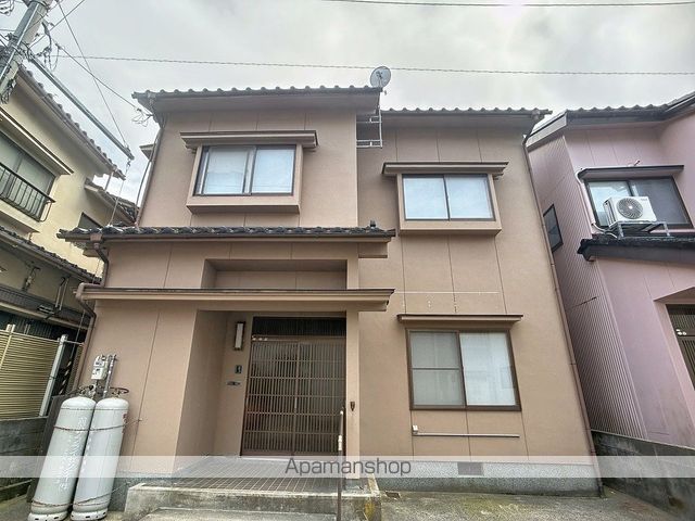 金沢市 2階建 築42年の玄関写真