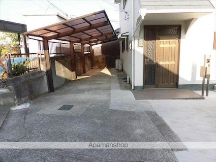 和歌山県和歌山市大谷[2LDK/82.81m2]の駐車場