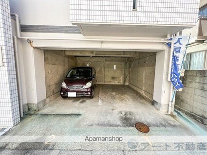 コンフォート西山[1K/20m2]の駐車場