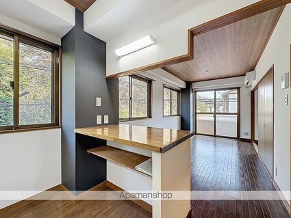 愛知県半田市雁宿町３丁目[1LDK/42.58m2]のリビング・居間