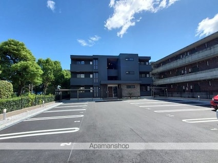 Ｆａｒｏｕｃｈｅ（ファルーシュ）[1LDK/45.04m2]の駐車場1