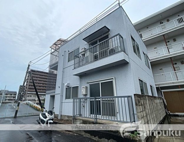 ホワイトマンションの外観写真