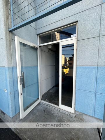 シャンフA棟の玄関写真