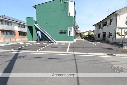 ガーデンコート高島[1LDK/35.6m2]の駐車場