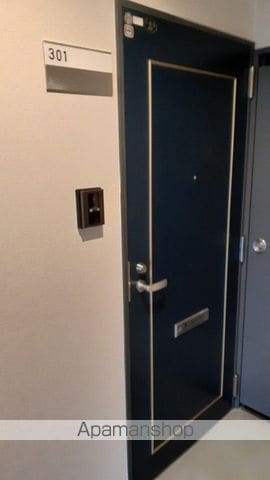 KRビルの玄関写真