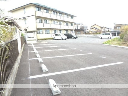 長野県長野市吉田５丁目[3DK/56m2]の駐車場