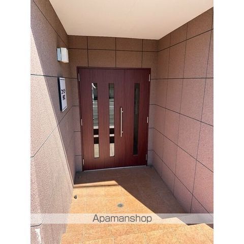 ファインド元町IIの玄関写真