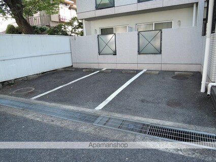 ベルトピア和泉大宮[1R/16.82m2]の駐車場