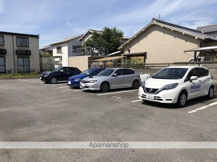 レオパレス向陽[1K/23.18m2]の駐車場2