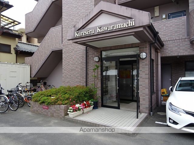クレセール河原町の玄関写真