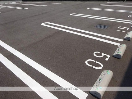 グラチチュードⅣ[1R/32.94m2]の駐車場1