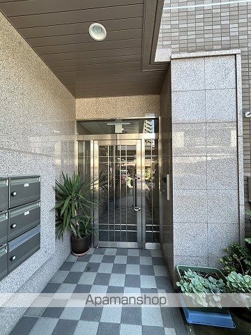 シャルマン三篠の玄関写真