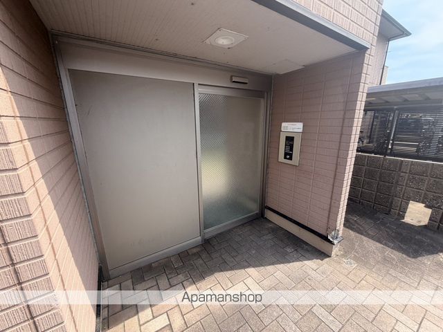 インペリアルビレッジA棟の玄関写真