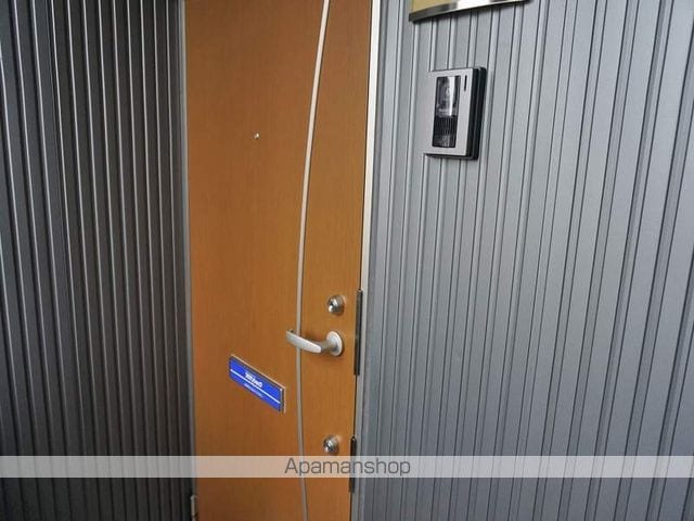 VITA SANWA B棟の玄関写真