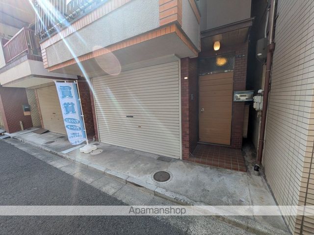 近鉄難波・奈良線 八戸ノ里駅 徒歩11分 3階建 築44年の玄関写真