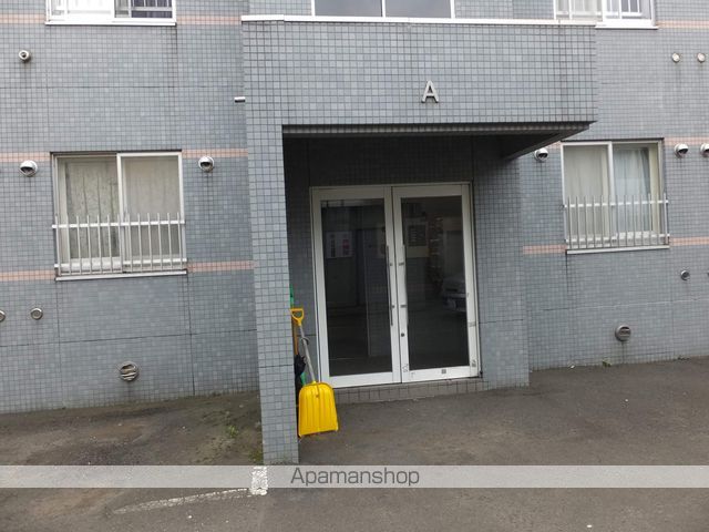 ローヤルハイツ菊水元町の玄関写真