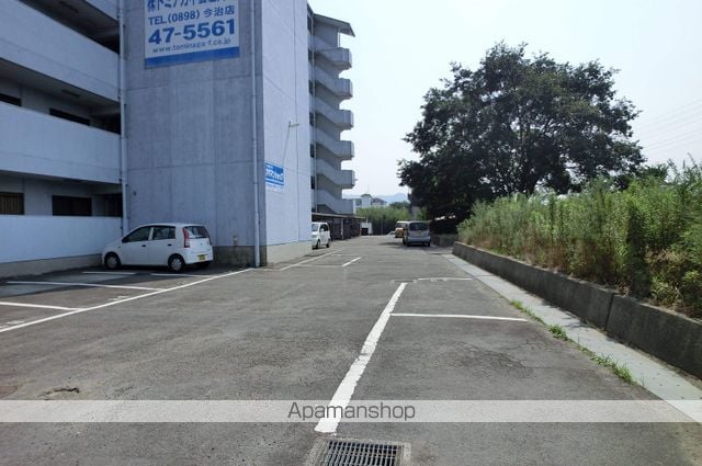 メゾンドール中寺[6LDK/100m2]の駐車場