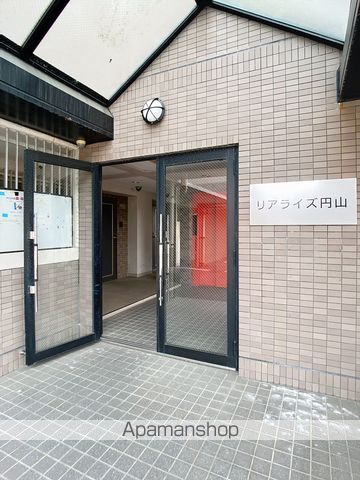 リアライズ円山の玄関写真