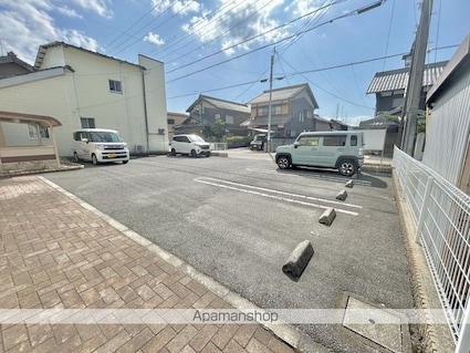 滋賀県愛知郡愛荘町愛知川[1K/27m2]の駐車場2