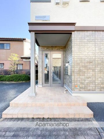 ウエストヒルズ Bの玄関写真