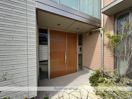 プラウ２３[2LDK/61.75m2]のエントランス