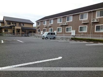 シャルマン　オーブ[2LDK/51.9m2]の駐車場