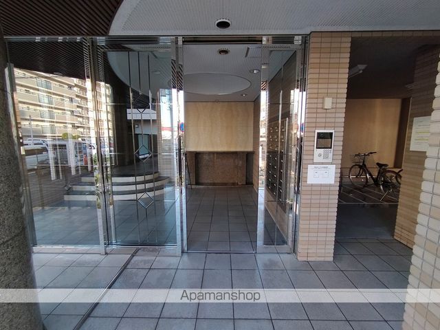 グローリー甲子園の玄関写真